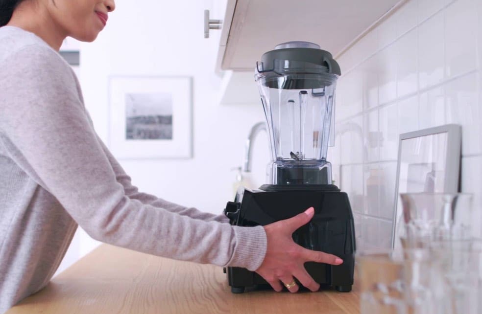 Which blends better?🥕💧 You decide! #myvitamix #vitamix