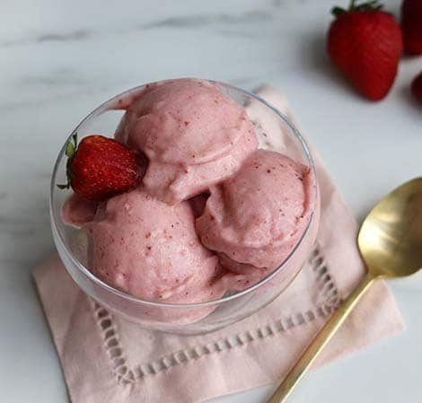 Strawberry Vanilla Almond Frozen Yogurt [Mini-Chopper Attachment] Recipe
